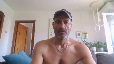 hotreds — Cam4 stream photo (Apr 2026)