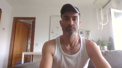 hotreds — Cam4 stream photo (Apr 2026)