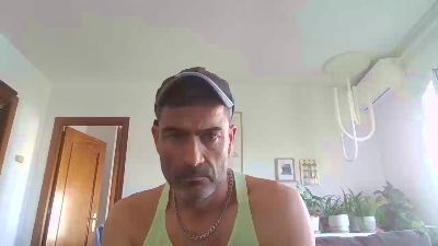 hotreds — Cam4 stream photo (Apr 2026)