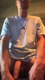 r1942 — webcam model online on cam4