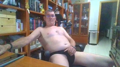 quique185bcn — webcam model online on cam4