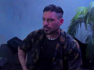 Dennis Cox — webcam model online on flirt4free