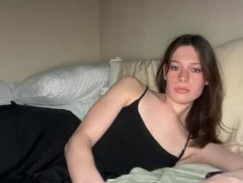 goddess_larz — webcam model online on chaturbate