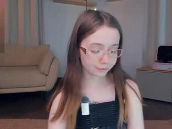 glowhub_ — webcam model online on chaturbate
