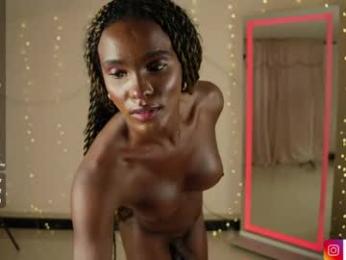 luanarisque — Chaturbate stream photo (Apr 2026)