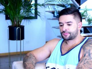 Lukhas — webcam model online on flirt4free