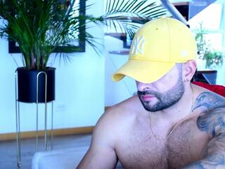 Lukhas — webcam model online on flirt4free
