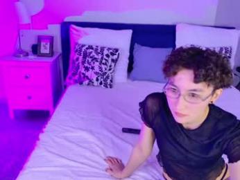 pinktwinss — Chaturbate stream photo (Apr 2026)