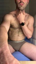 WhiteAndHairy — webcam model online on cam4