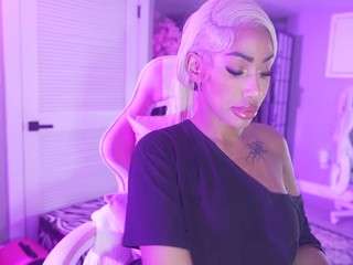 katt-leya — webcam model online on camsoda