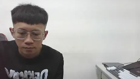 zhu000000 — webcam model online on stripchat