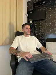 Rafael_Mendezz — Stripchat stream photo (Aug 2026)