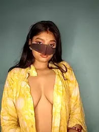 Riya_35_sexy — webcam model online on stripchat