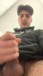 Jovencitobcn21 — webcam model online on cam4