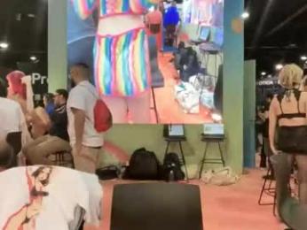 _natycutei19 — Chaturbate stream photo (Apr 2026)