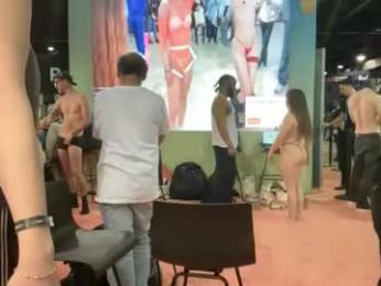 _natycutei19 — Chaturbate stream photo (Apr 2026)