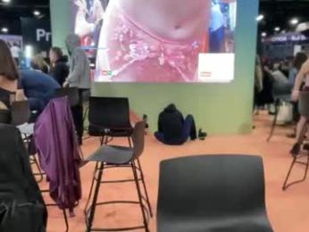 _natycutei19 — Chaturbate stream photo (Apr 2026)