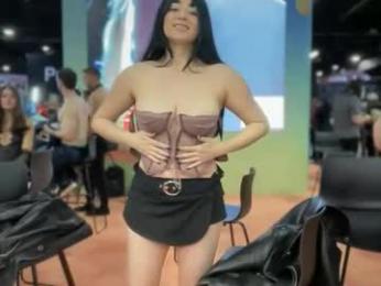 _natycutei19 — Chaturbate stream photo (Apr 2026)