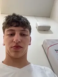 ARON_LUXX — Stripchat stream photo (Apr 2026)