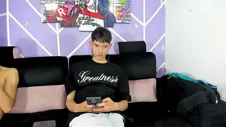 heyy_noah11 — webcam model online on stripchat