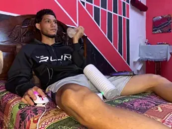 tanned_boy — Stripchat stream photo (Jun 2026)