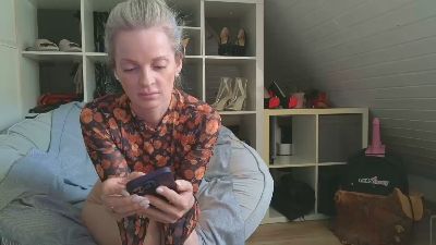 sabdeluxe — webcam model online on cam4