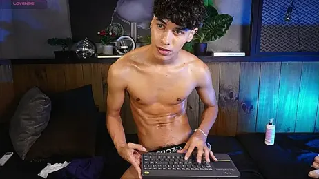 andrewortix — webcam model online on stripchat