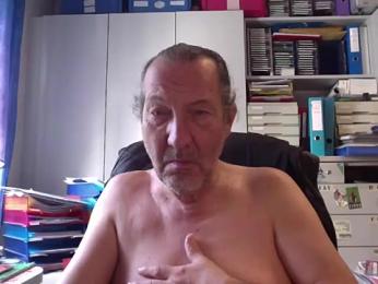 HMStraps01 — Stripchat stream photo (Jun 2023)