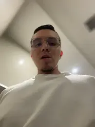 adam-rivera — webcam model online on stripchat