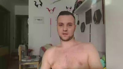 YoungItalian7 — Cam4 stream photo (Apr 2026)