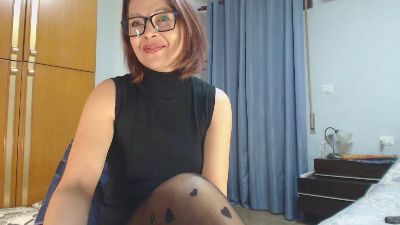 smeralda33 — webcam model online on cam4