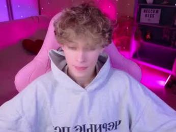 curly_twinkboy — webcam model online on chaturbate