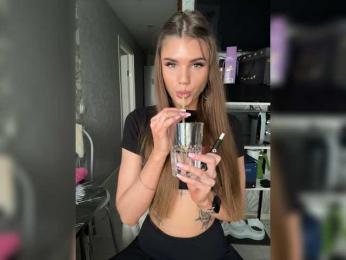 SweetyMia — webcam model online on bongacams