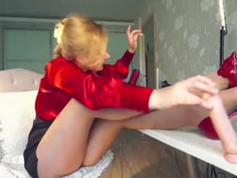 totally_spy — Chaturbate stream photo (Apr 2025)