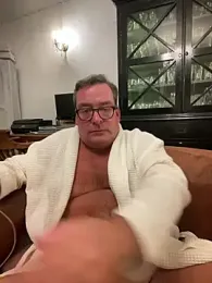 MountJohnXL — webcam model online on stripchat