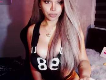 hotsexyhugetrans — webcam model online on chaturbate