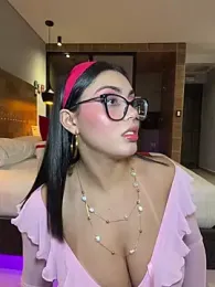 zui_lu — webcam model online on stripchat