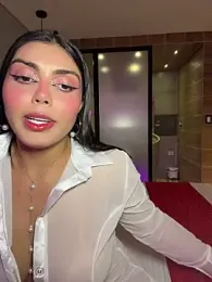 zui_lu — webcam model online on stripchat