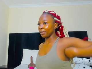 cutie-bootie — webcam model online on camsoda