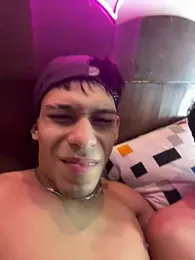 Boys_Eyes — webcam model online on stripchat