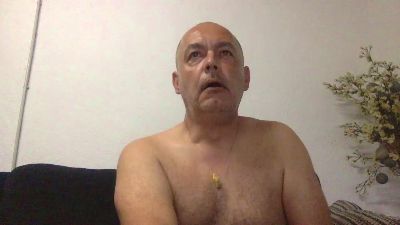 futbolin84 — webcam model online on cam4