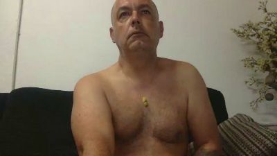 futbolin84 — webcam model online on cam4