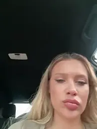 Girl-Mia — webcam model online on stripchat