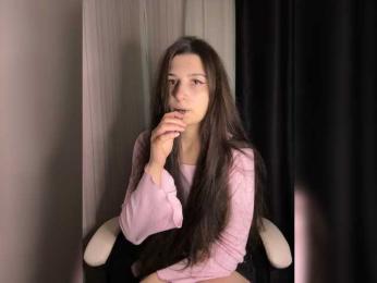 Plutonyashka — webcam model online on bongacams