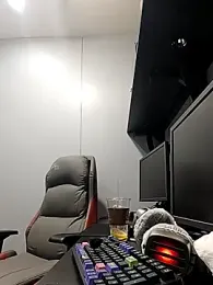 Q24Q- — webcam model online on stripchat