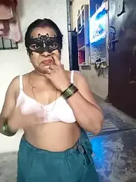 Bhabhiannuxxx — Stripchat stream photo (Aug 2026)