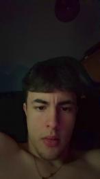 Alvaroguisan — webcam model online on cam4