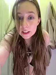 FroggyAnna — webcam model online on stripchat