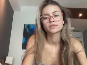 luna_oxox — webcam model online on chaturbate
