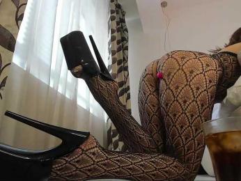 Laranya — webcam model online on bongacams